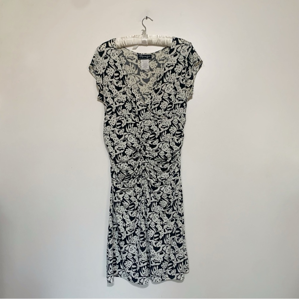 Spago brand wrap dress a v-neck cap sleeves, white and black leaf print Size 14